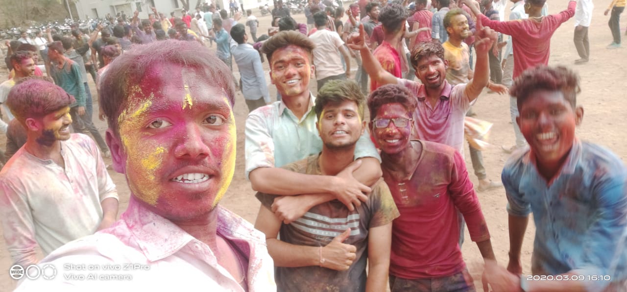 रायसोनी महाविध्यालयात धुळवडीच्या सप्तरंगात न्हाली तरुणाई