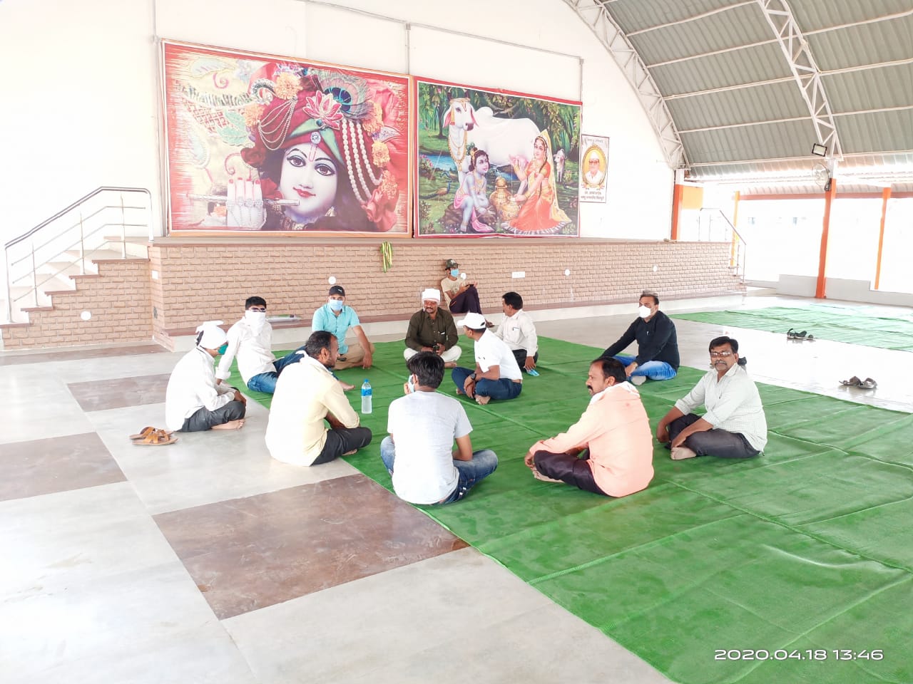 पाचोरा येथे नाशिकहुन उत्तर प्रदेश येथे जाणाऱ्या कामगारांची शासकीय निवारा गृहात थांबवले !