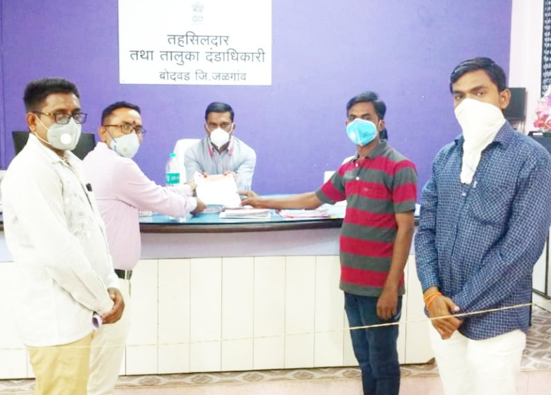 महात्मा फुले बिग्रेड वतीने तहसीलदारांना निवेदन