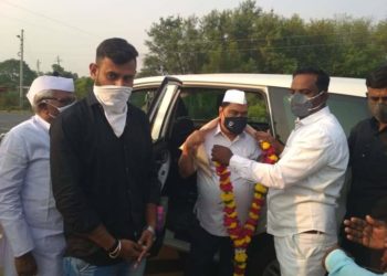 एकनाथ खडसेंचे शिरपूर जातांना वाटेत राष्ट्रवादी पदाधिकारी व समर्थकांकडून जोरदार स्वागत