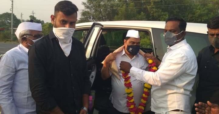 एकनाथ खडसेंचे शिरपूर जातांना वाटेत राष्ट्रवादी पदाधिकारी व समर्थकांकडून जोरदार स्वागत