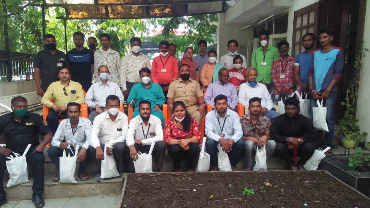 आरोग्य सेवक कर्मचाऱ्यांना विमा अन् हेल्थ कार्डची सुविधा देणार – डॉ. महेंद्र काबरा यांचे आश्वासन