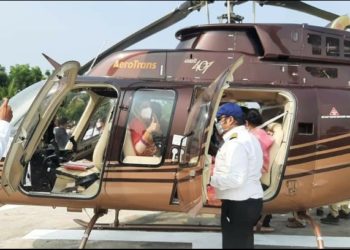 एकनाथराव खडसे हीलिकॉप्टर ने मुंबई रवाना