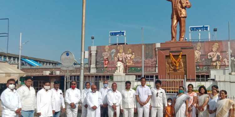 धम्मचक्र परिवर्तन दिनानिमित्त डॉ. बाबासाहेब आंबेडकरांना अभिवादन