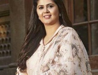 पंकजा मुंडेंकडून शरद पवारांच्या काम करण्याच्या स्टॅमिनाचे तोंड भरून कौतुक !