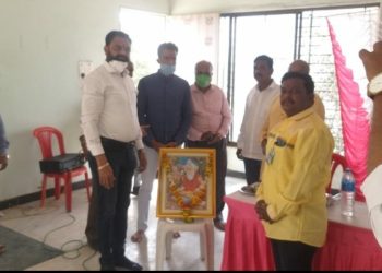 पाचोरा येथे महषीॅ वाल्मिकी जयंती निमित्त अभिवादन