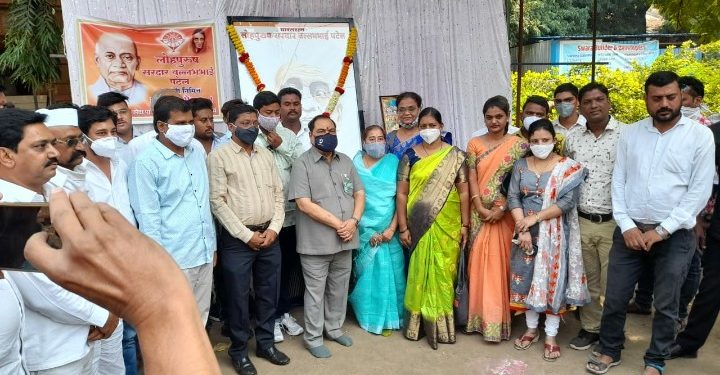 लोहपुरुष सरदार वल्लभभाई पटेल व आद्यकवी महर्षी वाल्मिकी यांच्या जयंतीनिमित्त लेवा पाटीदार युवक महासंघातर्फे अभिवादन