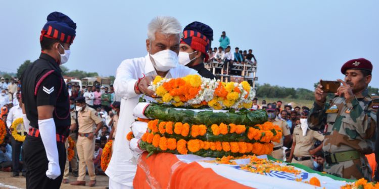 शहीद जवान मनोराज शिवाजी सोनवणे अनंतात विलीन