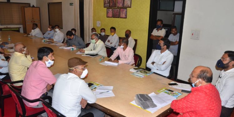 कृषि व पशुसंवर्धन विभागाच्या आढावा बैठकीत पालकमंत्री ना. गुलाबराव पाटील यांनी दिल्या ‘या’ सूचना