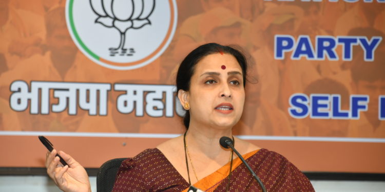 महिलांना भयमुक्त, भीतीमुक्त महाराष्ट्राची  भेट मुख्यमंत्री देणार का? ; भाजपा उपाध्यक्षा चित्राताई वाघ यांचा सवाल