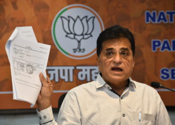 अन्वय नाईक कुटुंबीय आणि रश्मी उद्धव ठाकरे यांच्यातील  जमीनींच्या खरेदी व्यवहाराची चौकशी करा
