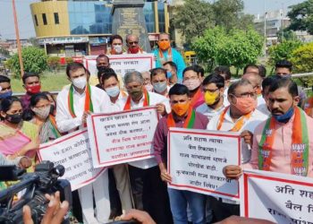 भाजपातर्फे राज्यभर वीज बिलांची होळी; हजारो कार्यकर्त्यांचा सहभाग