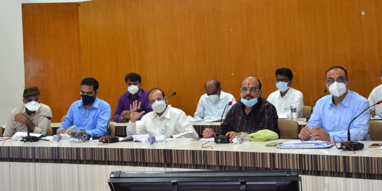 जिल्ह्यातील वनदाव्यांचा प्रश्न प्राधान्याने सोडवावा  आदिवासी विकासमंत्री ॲड के. सी. पाडवी