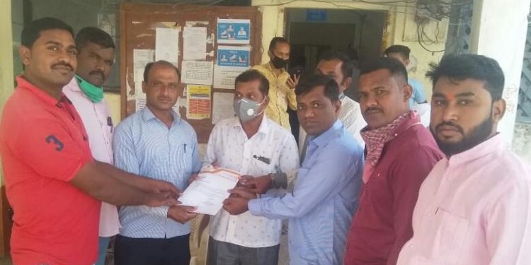 भाजपा बारा बलुतेदार आघाडी कडून चाळीसगाव तहसीलदारांना निवेदन