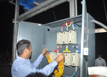 वाघडू येथील आदिवासी भिल्ल वस्तीवरचा ५० वर्षानंतर आमदार मंगेश चव्हाण यांच्यामुळे मिटला अंधार…