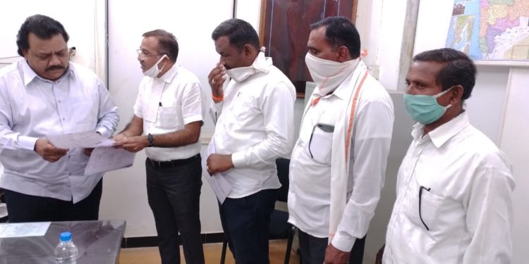 लघु पाटबंधारे विभाग;संपादन केलेल्या जमिनीचा मोबदला मिळावा