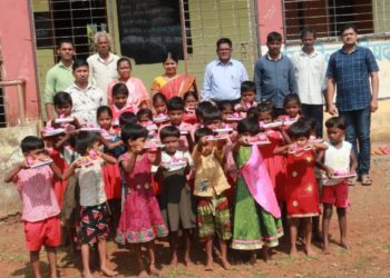 नारायण डामसे  यांच्या वाढ दिवसानिमित रायगड धोत्रेवाडी येथील विद्यार्थना शैक्षणिक साहित्य व खाऊचे वाटप