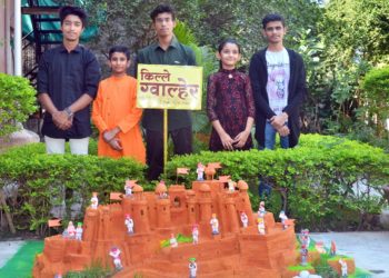बच्चे कंपनीने साकारली किल्ले ग्वाल्हेरची प्रतिकृती