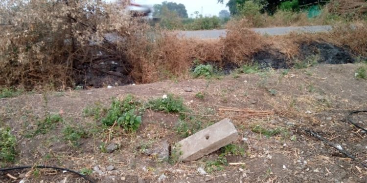 स्टेशन रोडवरील स्ट्रीट लाईट पोल बसविण्याची मागणी