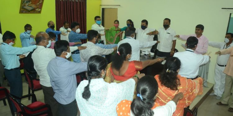 जिल्हा परिषद समाज कल्याण विभागात संविधान गौरव दिवस साजरा