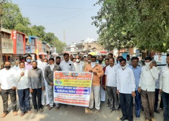 ओबीसींच्या प्रश्नांसाठी पाचोरा येथे तहसीलदारांना मोर्चाद्वारे निवेदन