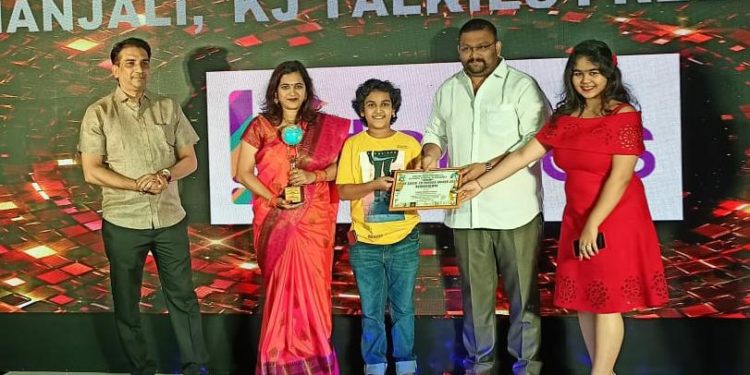 सौ. वैशाली सौंन्दाणे-चव्हाण यांचा दादासाहेब फाळके कोवीड १९ योद्धा पुरस्काराने सन्मान