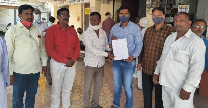 मन्याड धरणातून ३ पेक्षा अधिक आवर्तन सोडण्यात यावे – मन्याड गिरणा समितीचे तहसीलदारांना निवेदन