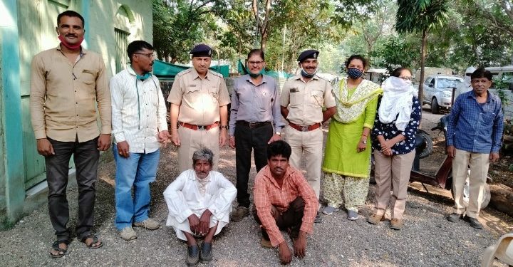 रानडुक्कराची शिकार करणारे दोन्ही आरोपींना वनविभागाने केले जेरबंद