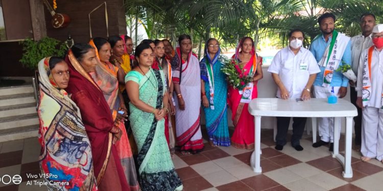 चाळीसगाव तालुक्यातील भाजपा पदाधिकारी कार्यकर्त्यांचा राष्ट्रवादी पक्षात प्रवेश !