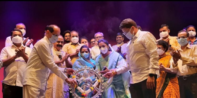 नाट्यकर्मींच्या आर्थिक मदतीकरिता शासनाकडे भरघोस निधीची मागणी करणार – ॲड.रोहिणीताई खडसे