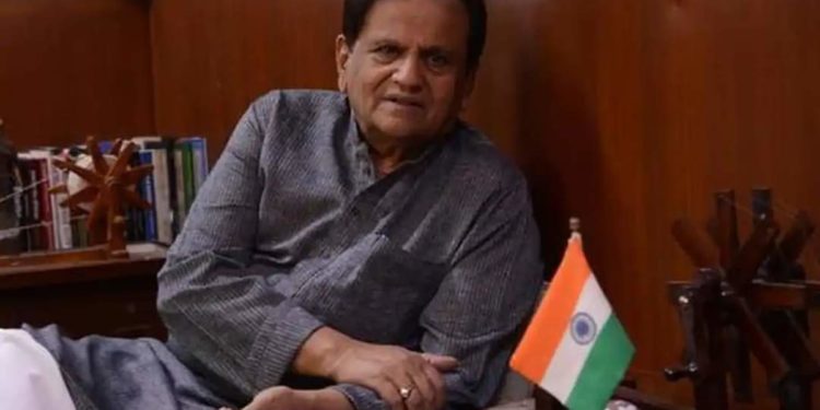 सोनिया गांधी यांचे राजकीय सल्लागार काँग्रेसचे जेष्ठ नेते अहमद पटेल यांचं निधन