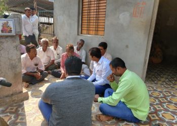 शाहिद जवान यश देशमुख यांच्या कुटुंबीयांची आ. मंगेश चव्हाण यांनी घेतली सात्वनपर भेट