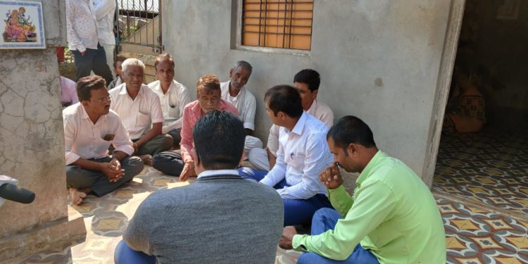 शाहिद जवान यश देशमुख यांच्या कुटुंबीयांची आ. मंगेश चव्हाण यांनी घेतली सात्वनपर भेट