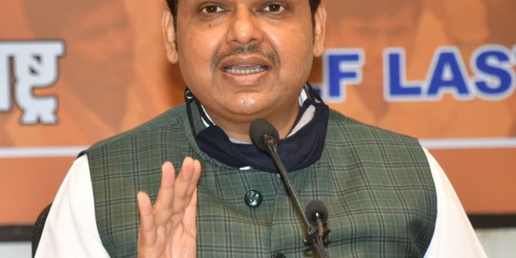 शिवसेनेच्या हिंदुत्वावर देवेंद्र फडणवीसांचा पलटवार