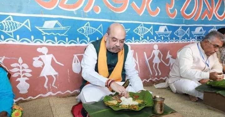 अमित शहा यांचा त्या कुटुंबासोबत जेवतांनाचा फोटो ट्विट करत आमदार राजूमामा भोळे म्हणाले …म्हणुनच उज्वल आहे भविष्यकाळ भाजपाचा….भारत मातेचा…