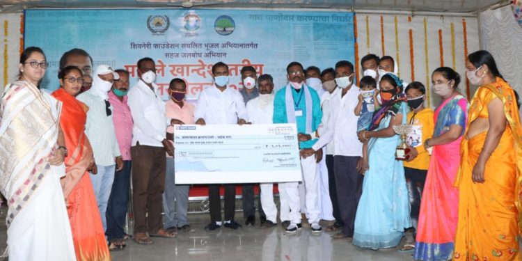 भूजल स्पर्धेत सहभागी चाळीसगाव तालुक्यातील चैतन्य तांडा क्र४, ब्राम्हणशेवगे – नाईकनगर, चिंचगव्हाण सुंदरनगर यांना मिळाली लाखोंची बक्षिसे…