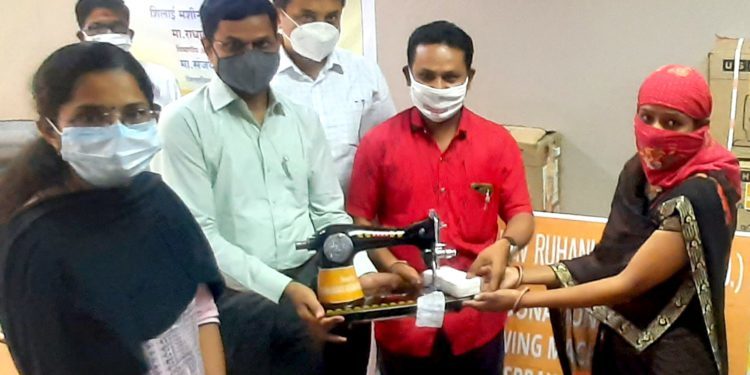 आत्महत्याग्रस्त शेतकऱ्यांच्या कुटुंबियांना ‘उभारी’ या कार्यक्रमांतर्गत उत्पन्नाचे शाश्वत स्त्रोत उपलब्ध!