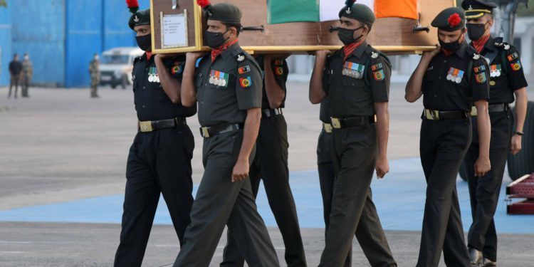 हवाई दलाच्या विशेष विमानाने शहीद भूषण सतई यांचे पार्थीव नागपुरात