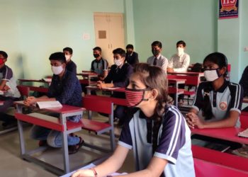 इम्पेरियल इंटरनॅशनल स्कूल मध्ये नववी दहावीच्या वर्गाची उत्साहात सुरवात