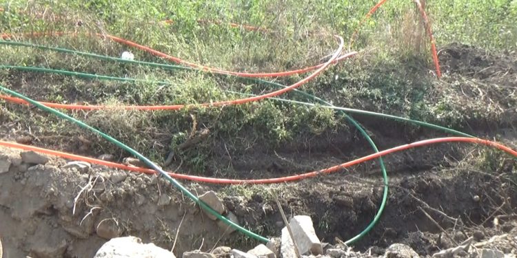 शासकीय केबल टाकण्याच्या नावाने खाजगी कंपनीच्या ठेकेदाराची मनमानी विना परवानगी २४ तास खुदाई काम युद्ध पातळीवर सुरू