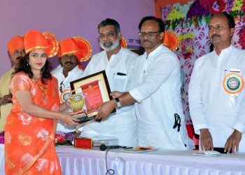 श्रीमती.वैशाली बापुराव चव्हाण यांना राज्य स्तरीय कर्तृत्ववान महीला नारीरत्न पुरस्काराने गौरव
