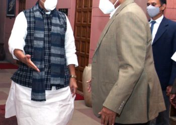 पुरंदर प्रस्तावित विमानतळाचे काम जलदगतीनं व्हावं म्हणून शरद पवारांनी घेतली राजनाथसिंग यांची भेट