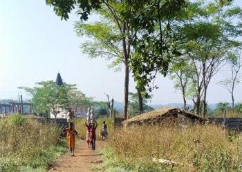 मोरेवाडी ताडवाडी पाण्यासाठी नागरिकांची भटकंती