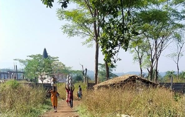 मोरेवाडी ताडवाडी पाण्यासाठी नागरिकांची भटकंती