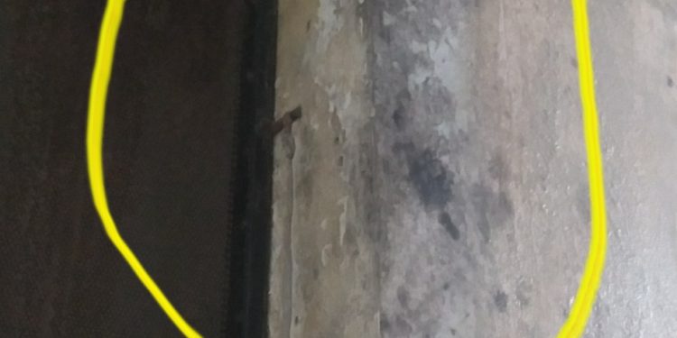 शल्यचिकित्सक कार्यालयाच्या हॉलमध्ये पाणीगळती ; सार्वजनिक बांधकाम विभागाचे दुर्लक्ष