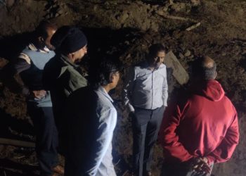 नगरपालिका पाईपलाईन दुरुस्ती कामाला आमदार मंगेश चव्हाण यांची मध्यरात्री भेट