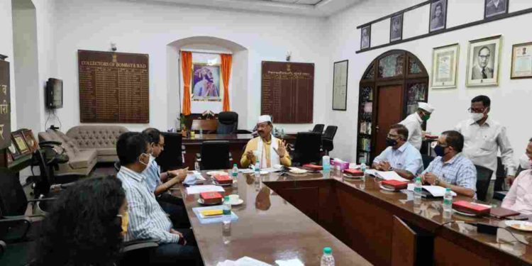 मुंबईतील वर्ग २ च्या जमिनी वर्ग १ च्या करण्यासाठी चर्चा