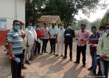 वसंतराव मुंडे यांच्या वाढदिवसा निमित्त रावेर पत्रकार संघाच्या वतीने मोफत मास्क वाटप
