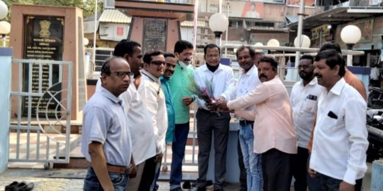 पत्रकार दिनानिमित्त रिपब्लिकन पार्टी ऑफ इंडिया आठवले गट पाचोरा तालुका अध्यक्ष विनोद अहिरे यांनी केला पत्रकारांचा सत्कार