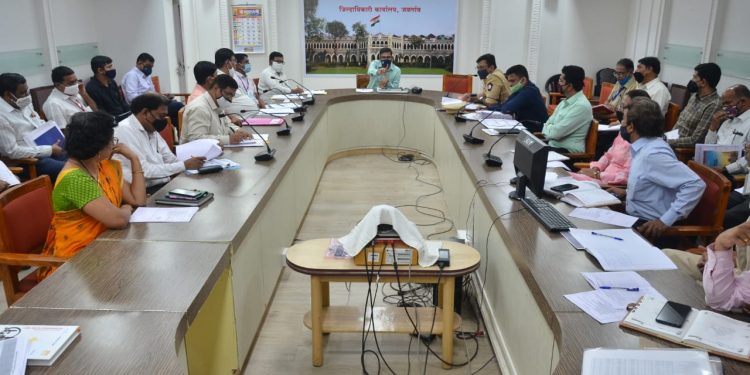 महामार्गाच्या कामास गती द्या – जिल्हाधिकारी अभिजीत राऊत